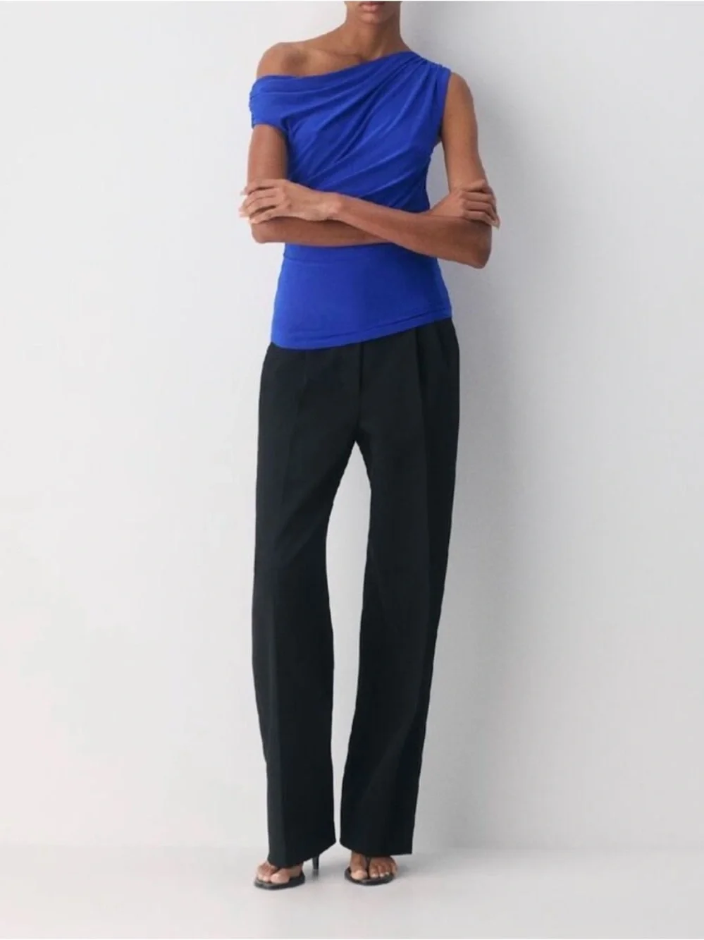 Aritzia Babaton Smooth Matter Gallery Off Shoulder Top Ablaze Blue Medium New - Picture 2 of 9